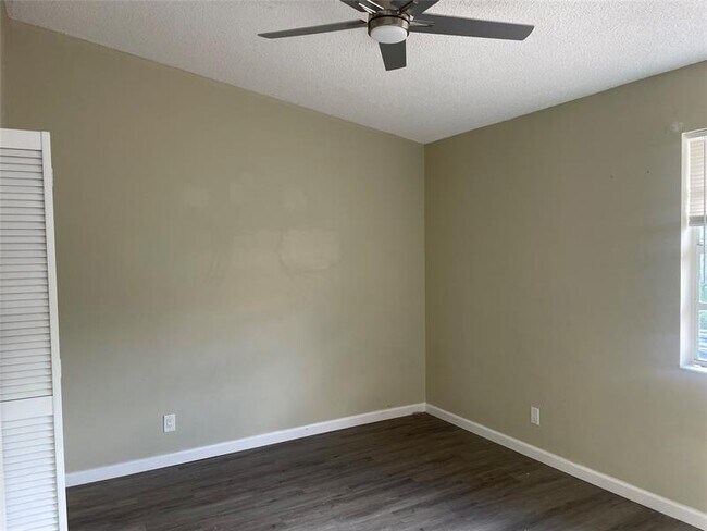 Building Photo - 9162 Vineyard Lake Dr