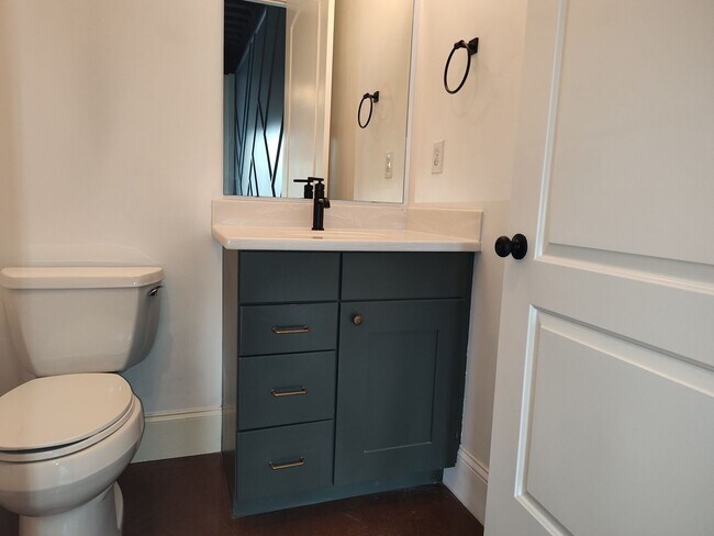 Building Photo - Move-in Ready Condo Located in The Art Dis...