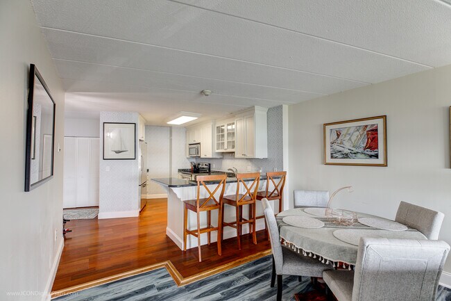 Building Photo - 1315 Capella S