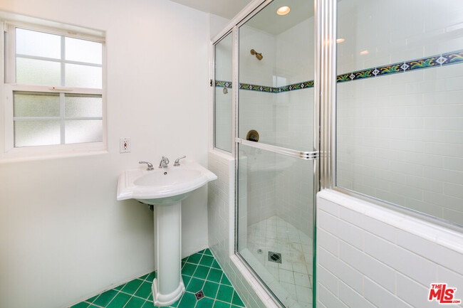 Building Photo - 6431 Maryland Dr