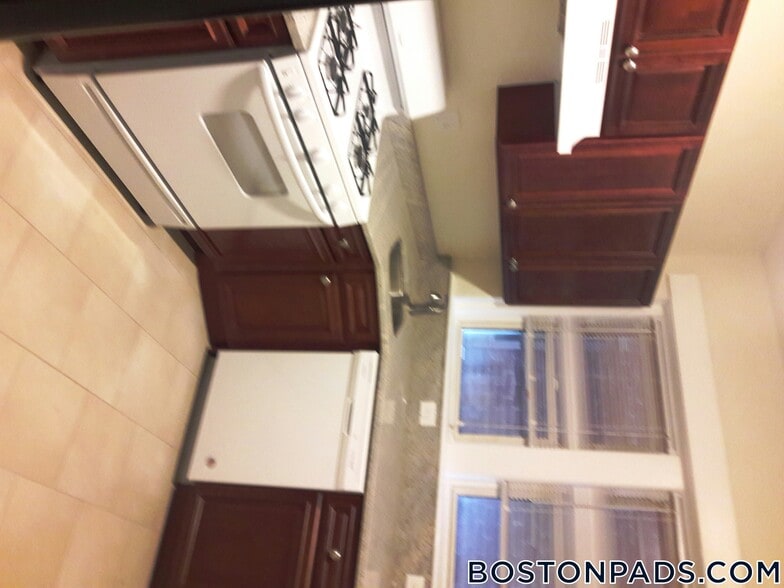 Building Photo - 163 Summer St