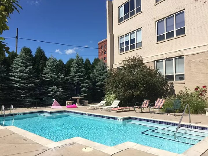 Pool - 100 S Huron St