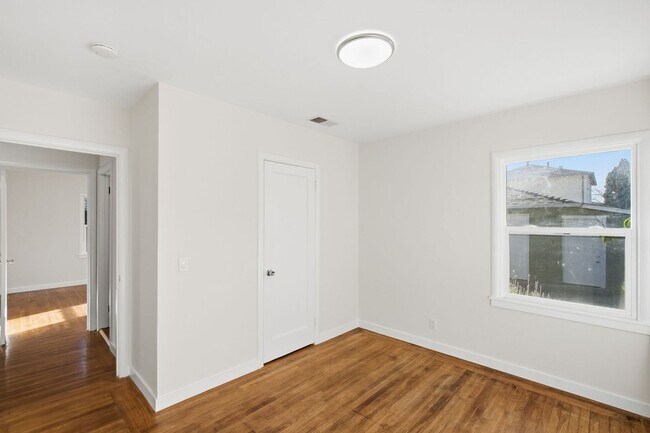 Building Photo - 541 Jackson Ave