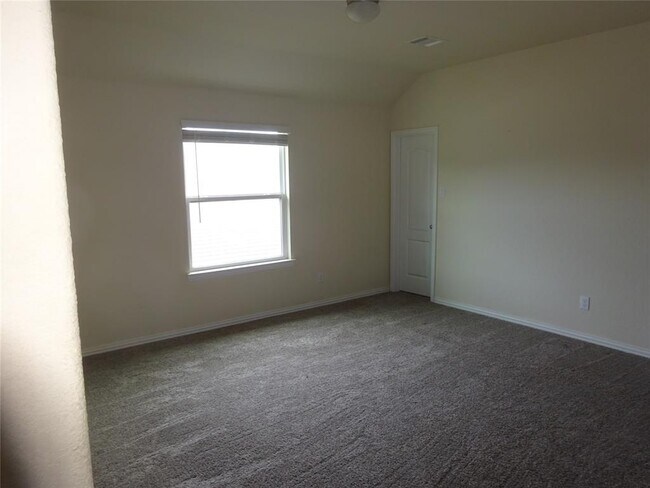 Building Photo - 1402 Green Highland Dr