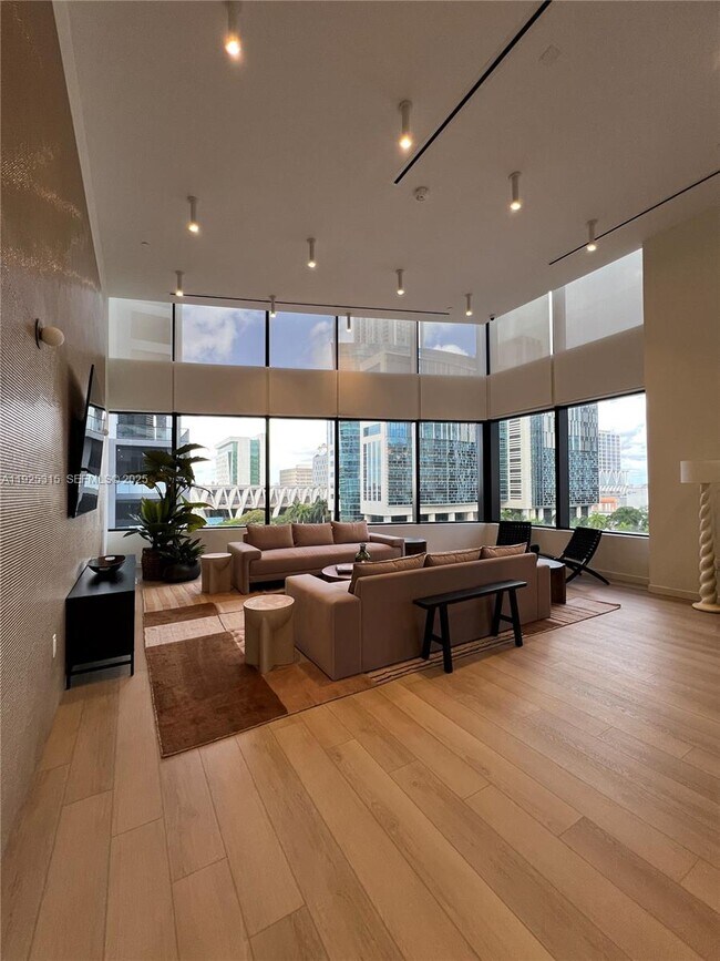 Building Photo - 225 N Miami Ave