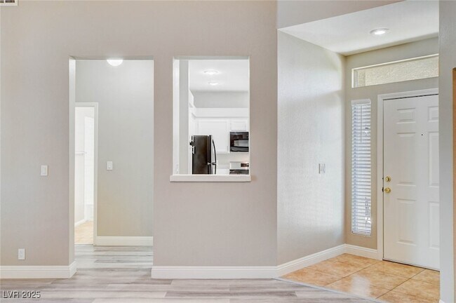 Building Photo - 5155 W Tropicana Ave