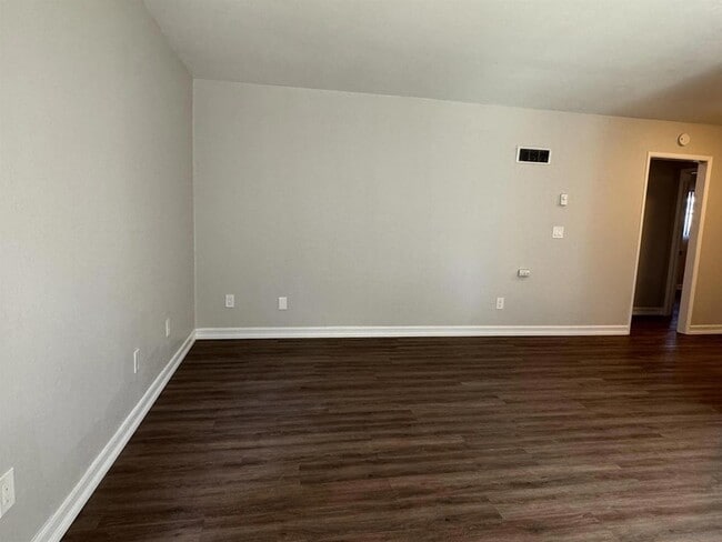 Building Photo - 4679 Cherokee Ave