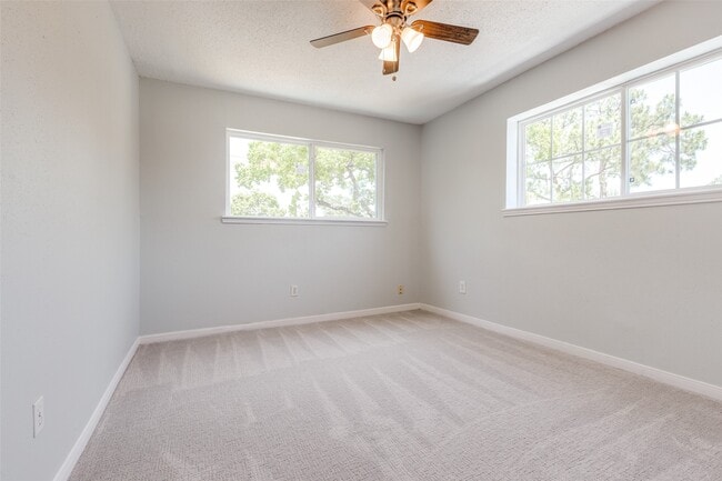 Building Photo - 10816 Briar Forest Dr