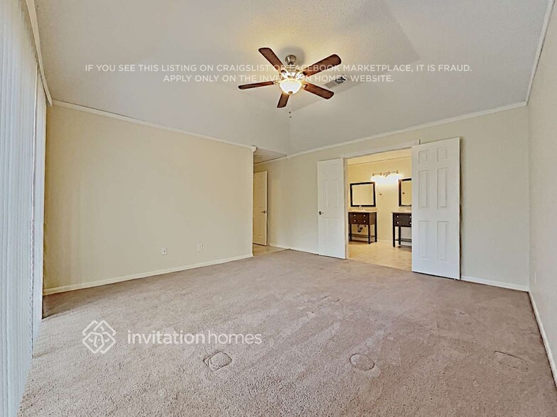 Building Photo - 110 S Village Knoll Cir