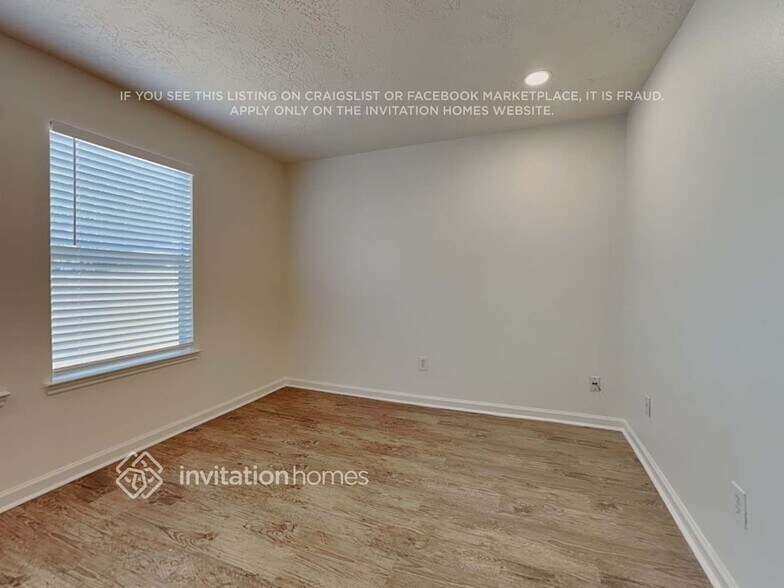 Building Photo - 28631 Hidden Lake W