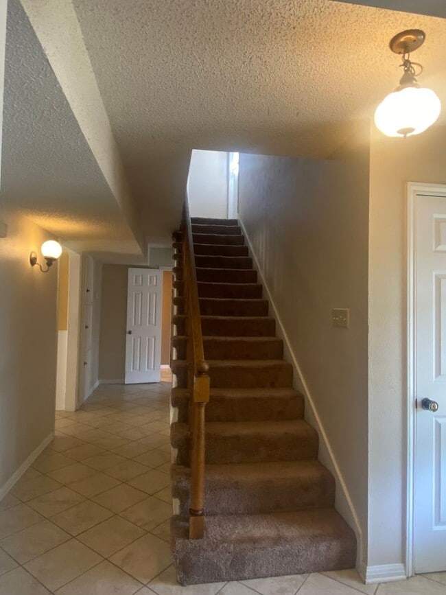 Building Photo - LARGE 4 BEDROOM BELTON ISD