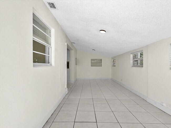 Building Photo - 6661 Meade St