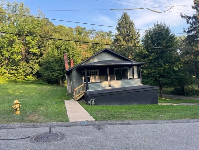 Primary Photo - 2 Bedroom 1 Bathroom House For Rent