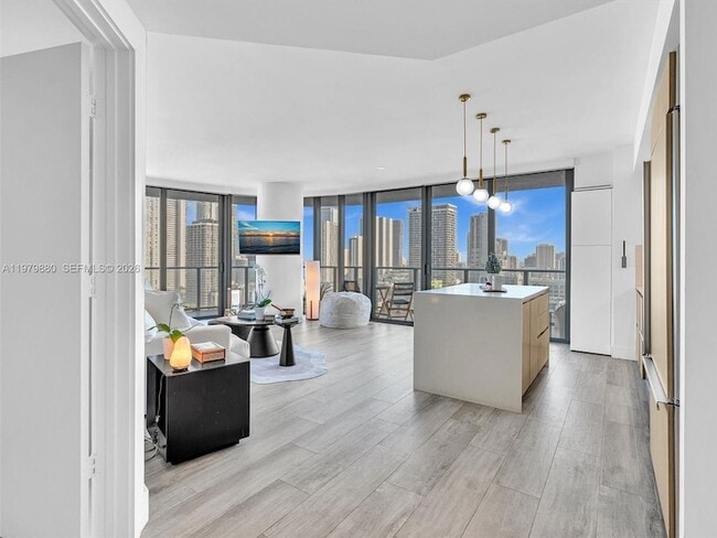 Building Photo - 121 NE 34th St