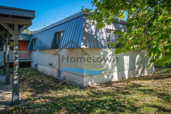 Building Photo - 2420 N 8th St