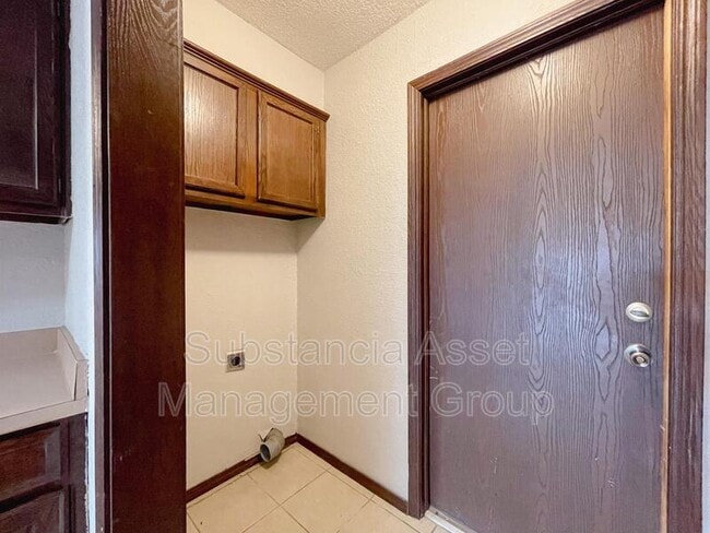 Building Photo - 1318 Pennington Ave