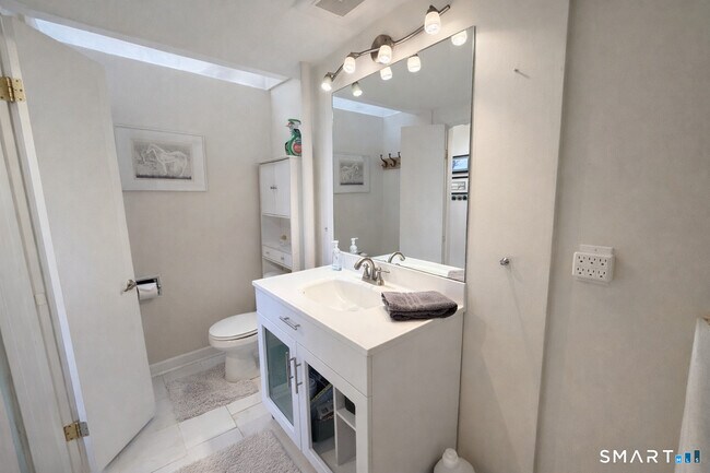 Building Photo - 58 Capitol Ave