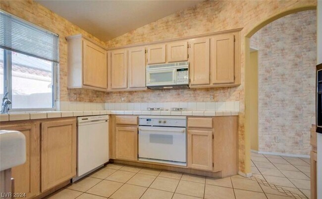 Building Photo - 8164 Sedona Sunset Dr