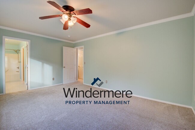 Building Photo - 1134 NW Redwing Dr