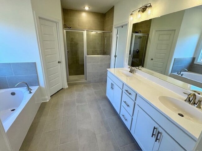 Building Photo - Move In Special! Move In Special! Now Leasing a 5-bedroom 3 bath home in Olive Branch @ Southbranch.