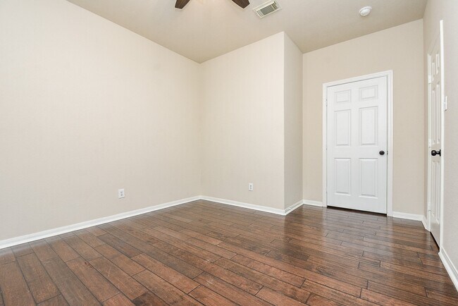 Building Photo - 9135 Edgeloch Dr