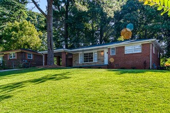 Building Photo - 3 bedrooms & 1.5 bath in Decatur!