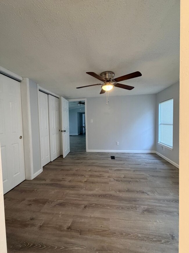 Building Photo - Rare Rockford rental available now!