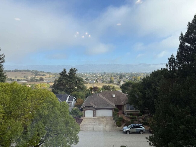 Building Photo - Morgan Hill Foothills Home