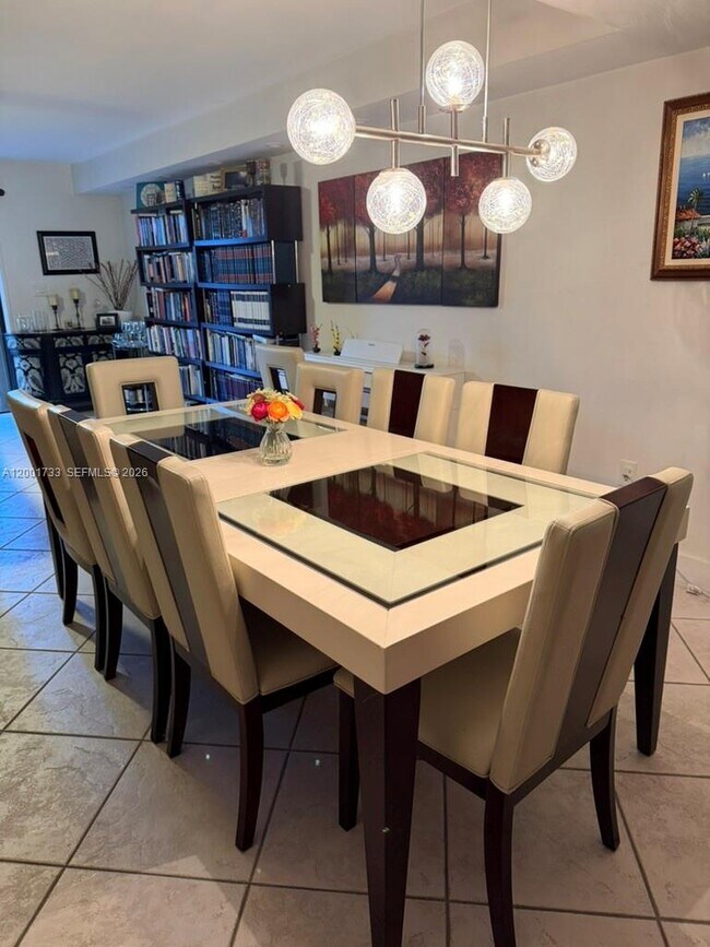 Building Photo - 2661 NE 164th St