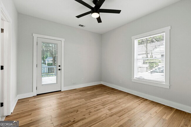 Building Photo - 1382 Westboro Dr SW