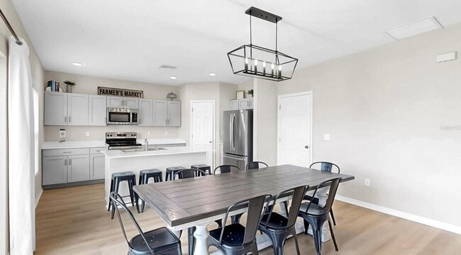 Building Photo - Spacious 5bed - With Amenities!