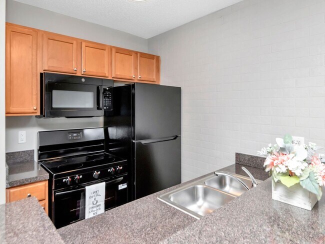 Building Photo - Updated Ground Floor 1BR - Move in Incentives Available