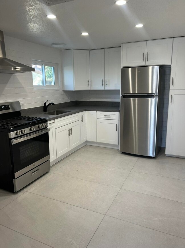 Building Photo - 44635 San Carlos Ave