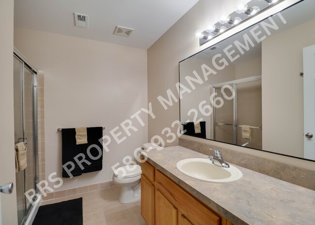 Building Photo - Clinton Township 2 bedroom 2 bath Condo