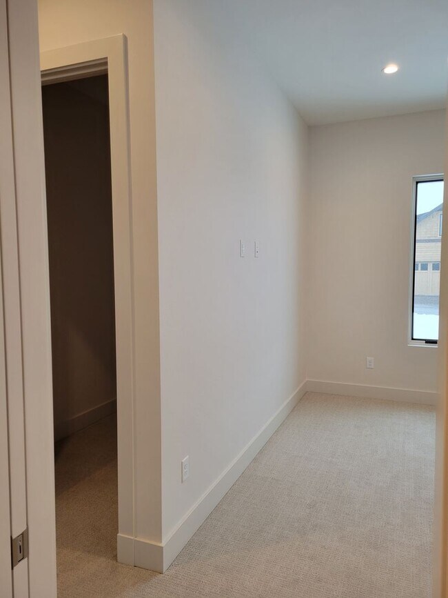 Building Photo - 3 Bed 2.5 bath house in Black Bull