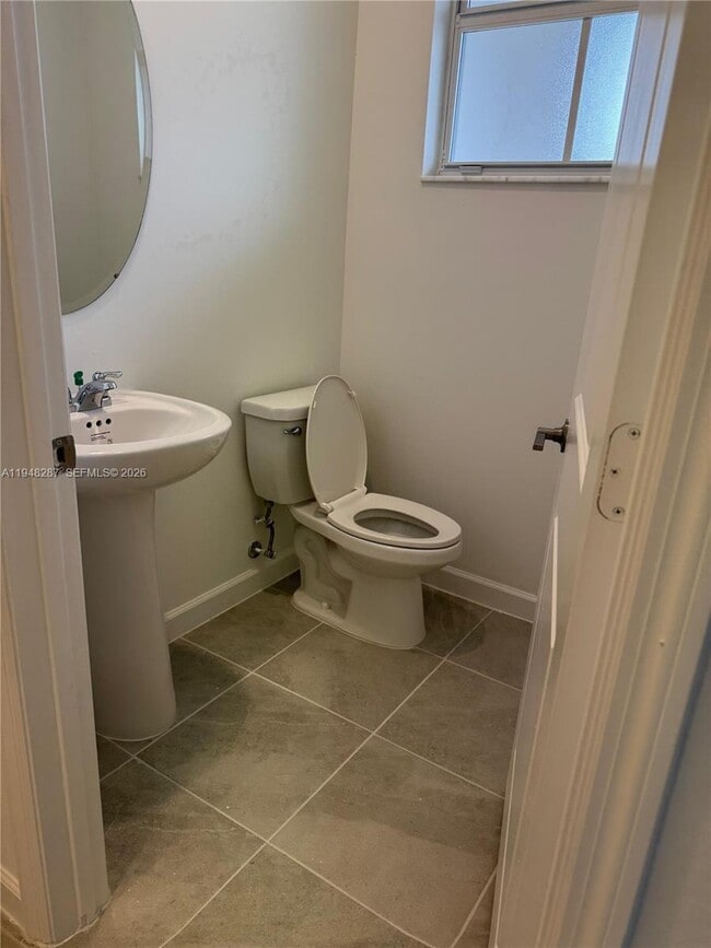 Building Photo - 2724 SE 26th Ave