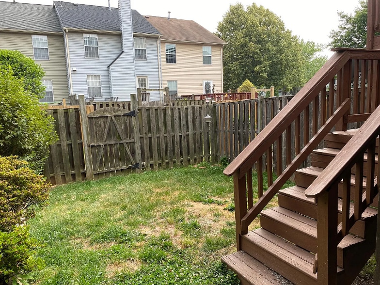 Building Photo - 516 Hollyberry Way