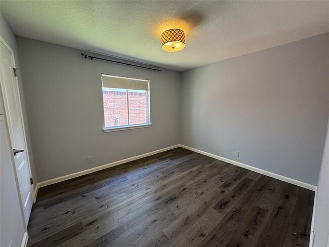 Building Photo - 5019 Cleves St