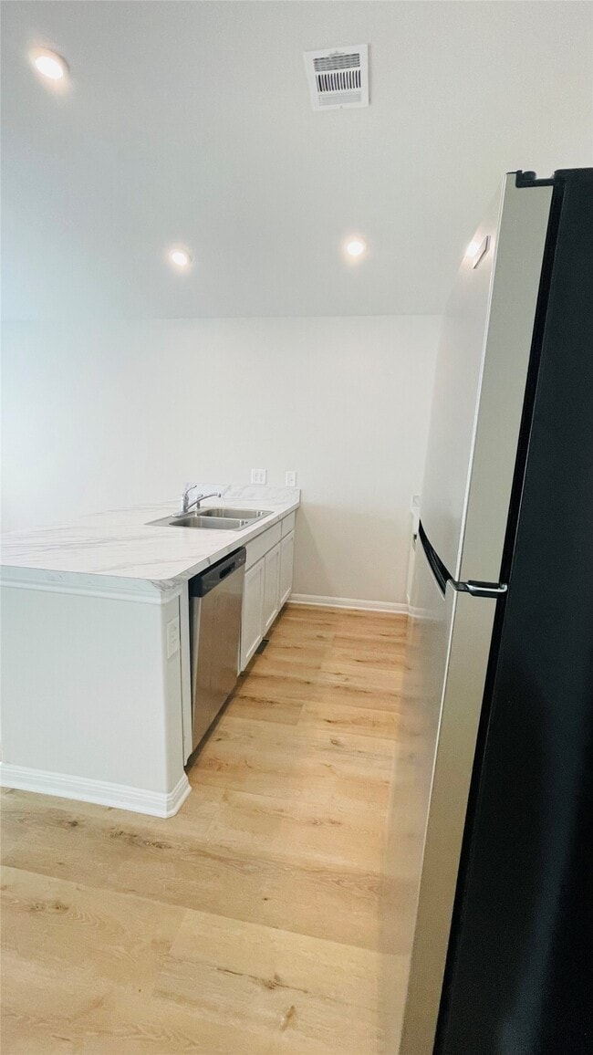 Building Photo - 958 Rd 5702