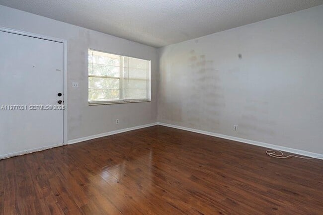 Building Photo - 5192 NE 6th Ave