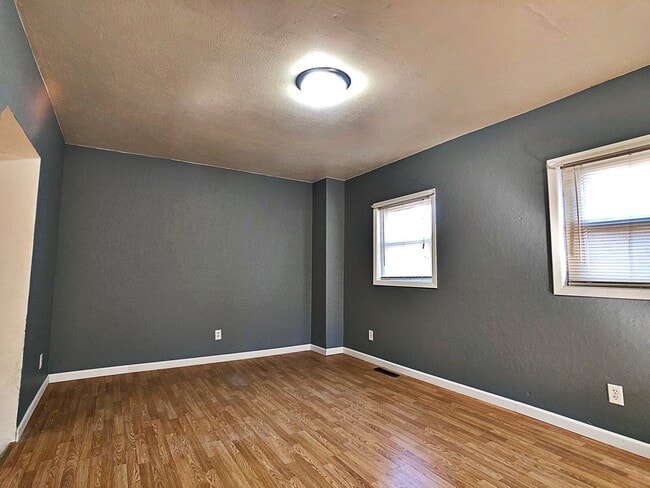 Building Photo - Wooded Walkout 3 Bedroom $875 per mo/ deposit