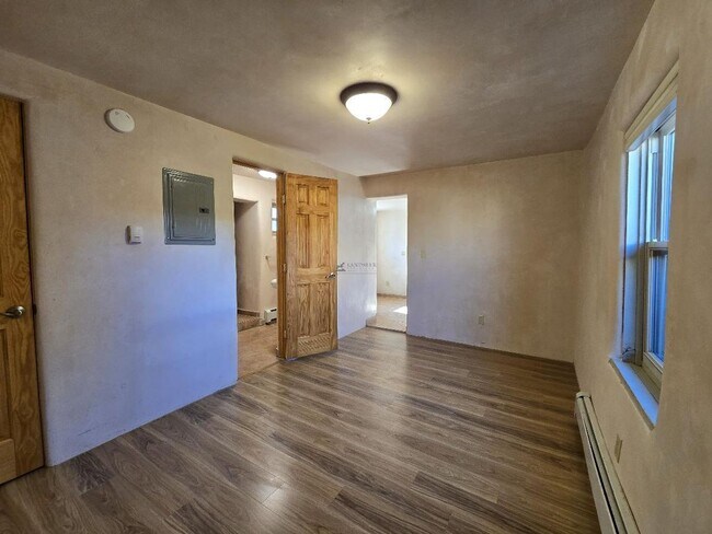 Building Photo - 624 Paulin St