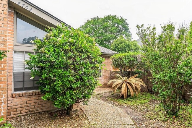 Building Photo - 4702 N Cashel Cir