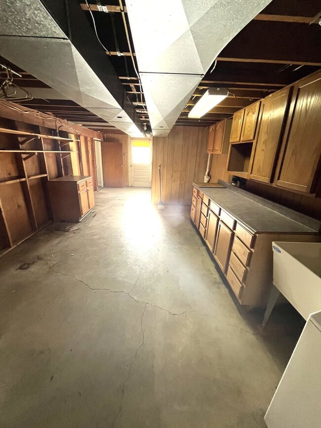 Building Photo - Beautifully Renovated Single-Family Ranch – 3 Beds, 2 Baths