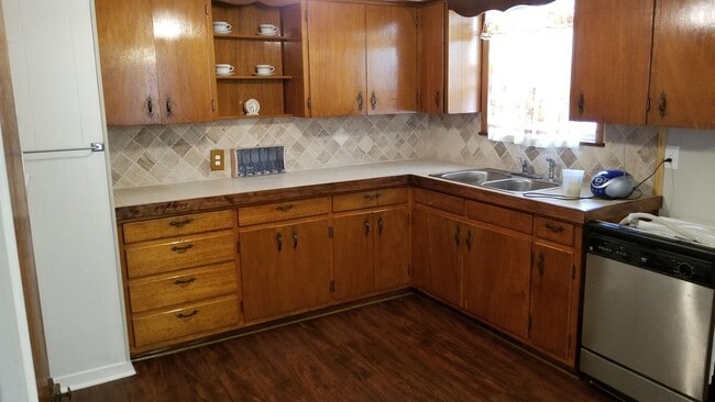 Building Photo - 514 McArthur Dr