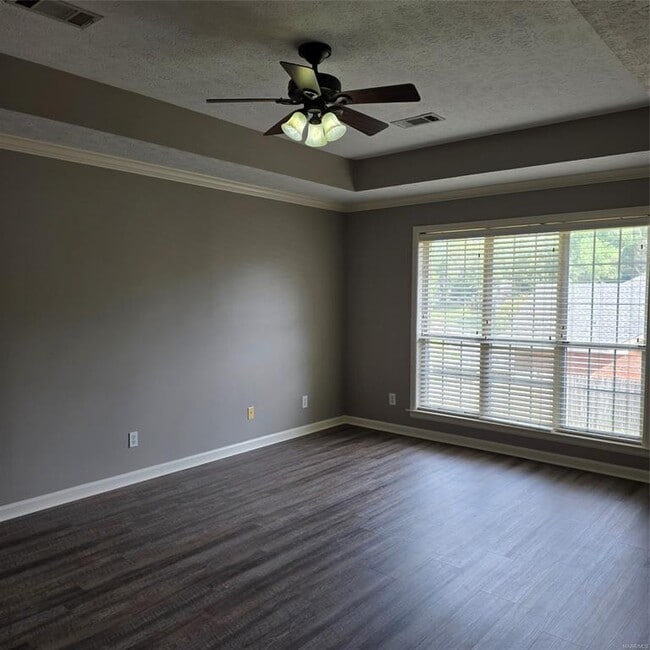 Building Photo - 1736 Twelve Oaks Ln