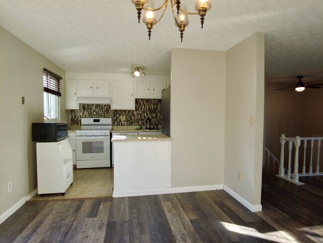 Building Photo - Spacious 3BR Bi-Level Home with 2-Car Garage in Reynoldsburg – $1,850/mo