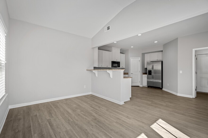 Building Photo - 428 Heroit Dr