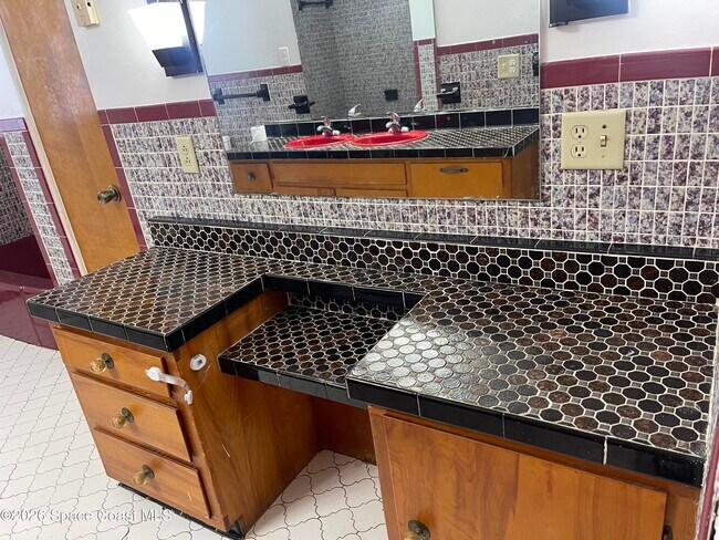 Building Photo - 1601 Virginia Dr