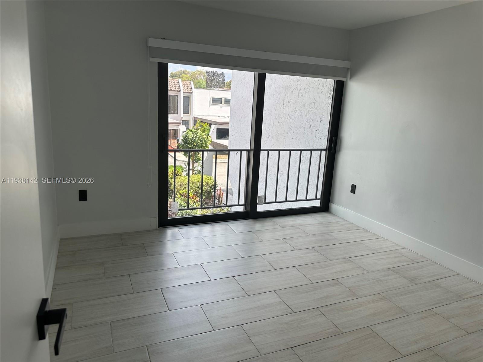 Building Photo - 6526 Kendale Lakes Dr